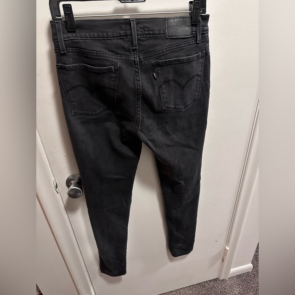 Levi’s 710 skinny jeans size 30. 30x32. Mid rise